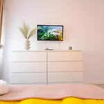 Apartment Sofia Cozy - Underground Private Parking Bucharest