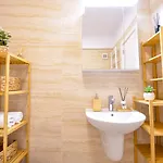 Sofia Cozy - Underground Private Parking Apartment *
