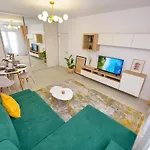 Sofia Cozy - Underground Private Parking Apartment *
