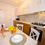 Apartment Sofia Cozy - Underground Private Parking *