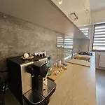 Sofia Cozy - Underground Private Parking Apartment *