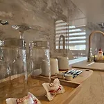 Sofia Cozy - Underground Private Parking Apartment *