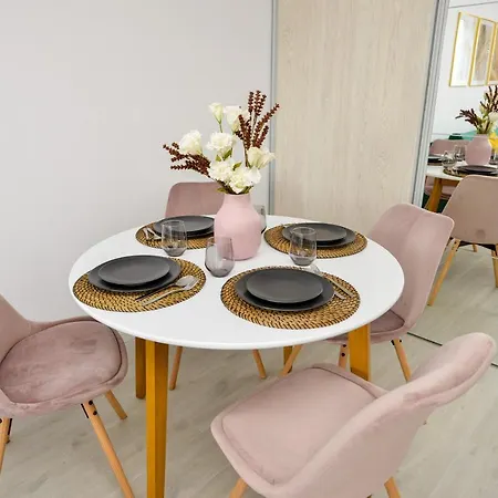 Sofia Cozy - Underground Private Parking Apartment *