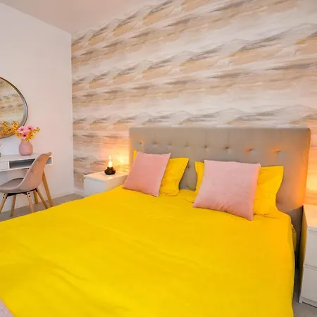 Sofia Cozy - Underground Private Parking Apartment *